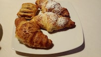 croissant mignon e mini strudel (molto buoni)