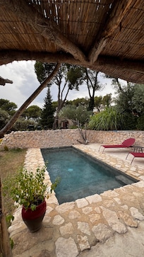La piscine.