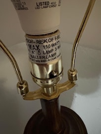 Missing knob on lamp
