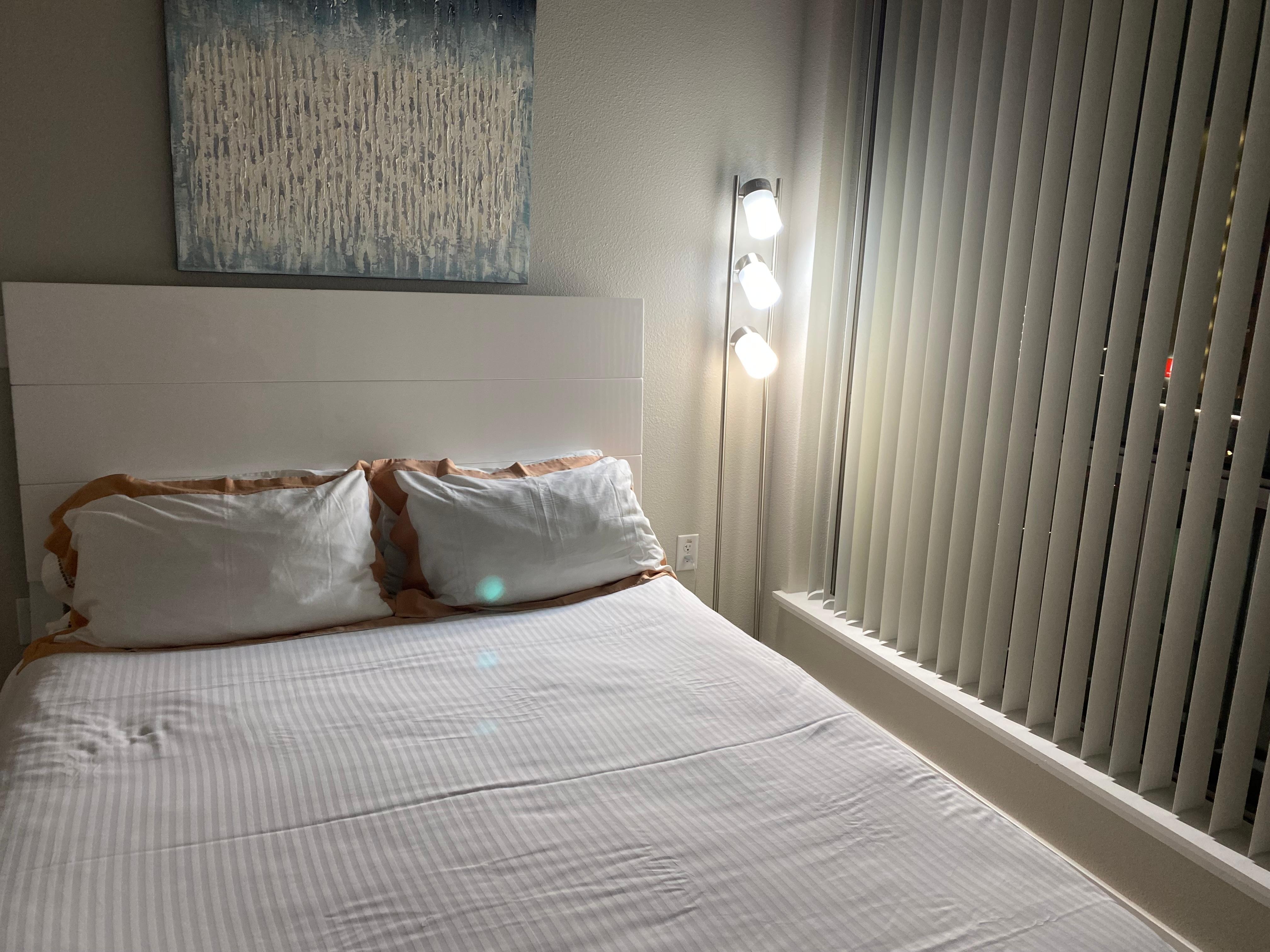 Queen bed in the bedroom.