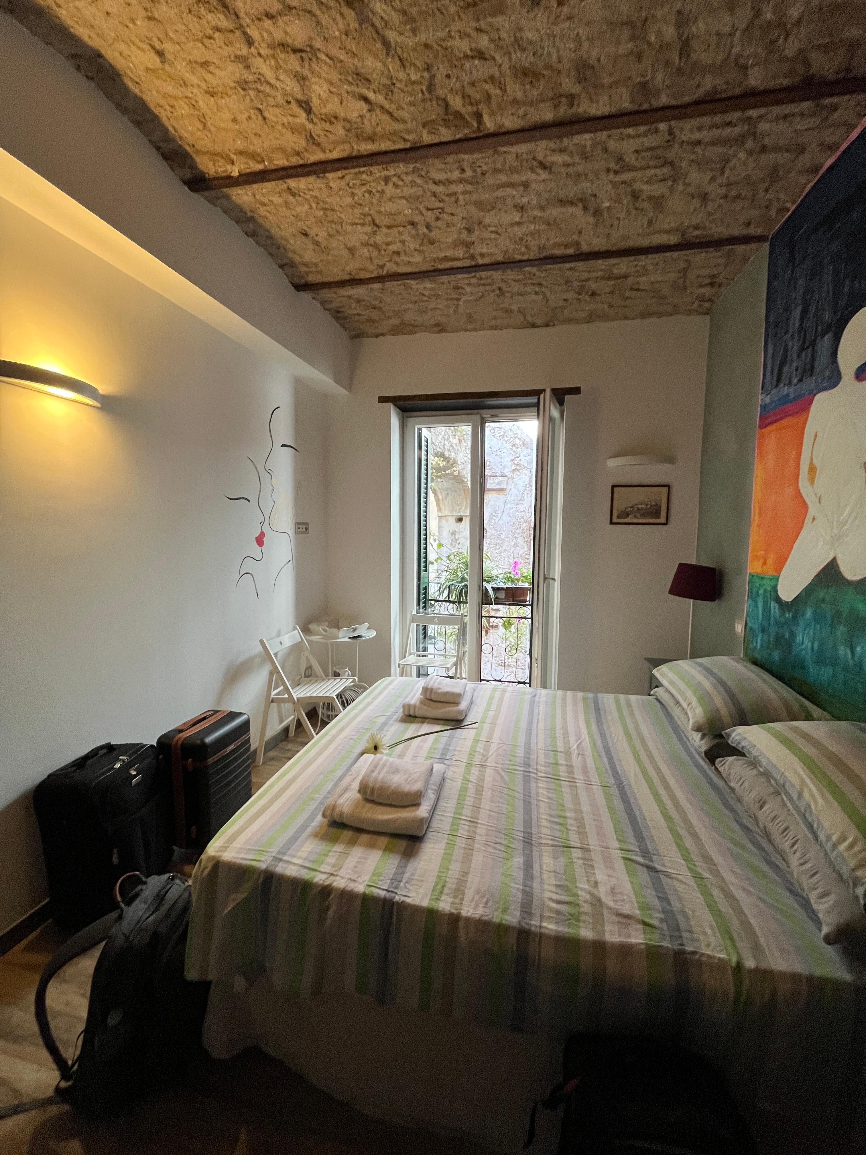 Clean cool room perfect for a couple