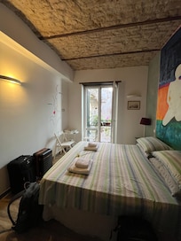 Clean cool room perfect for a couple
