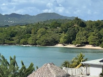 Vue de la plage de l’anse Mabouya.