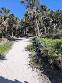 Walkway to Bean Point