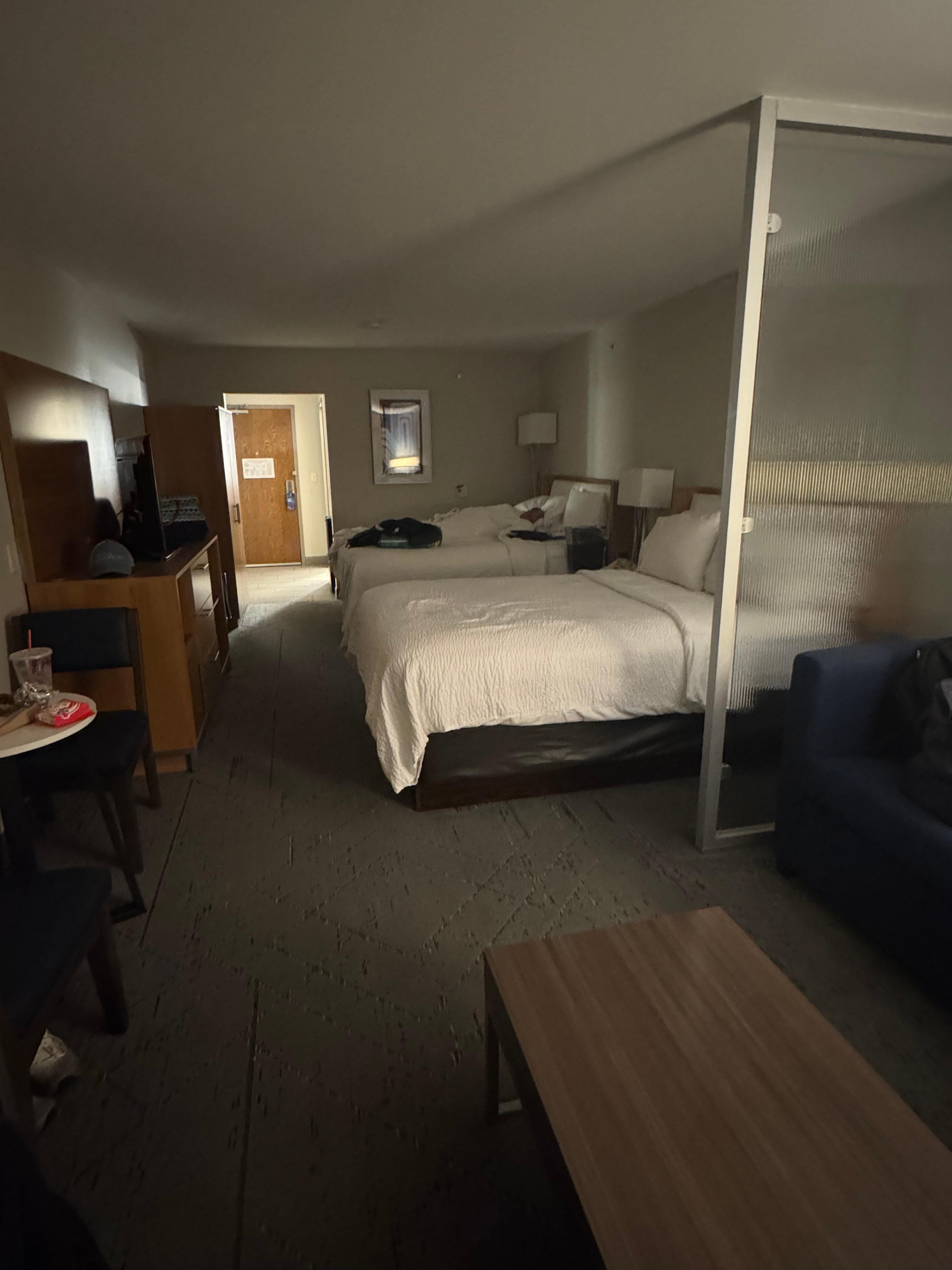 2 queen beds and a sofa room. AC works well, was very cold in the room.