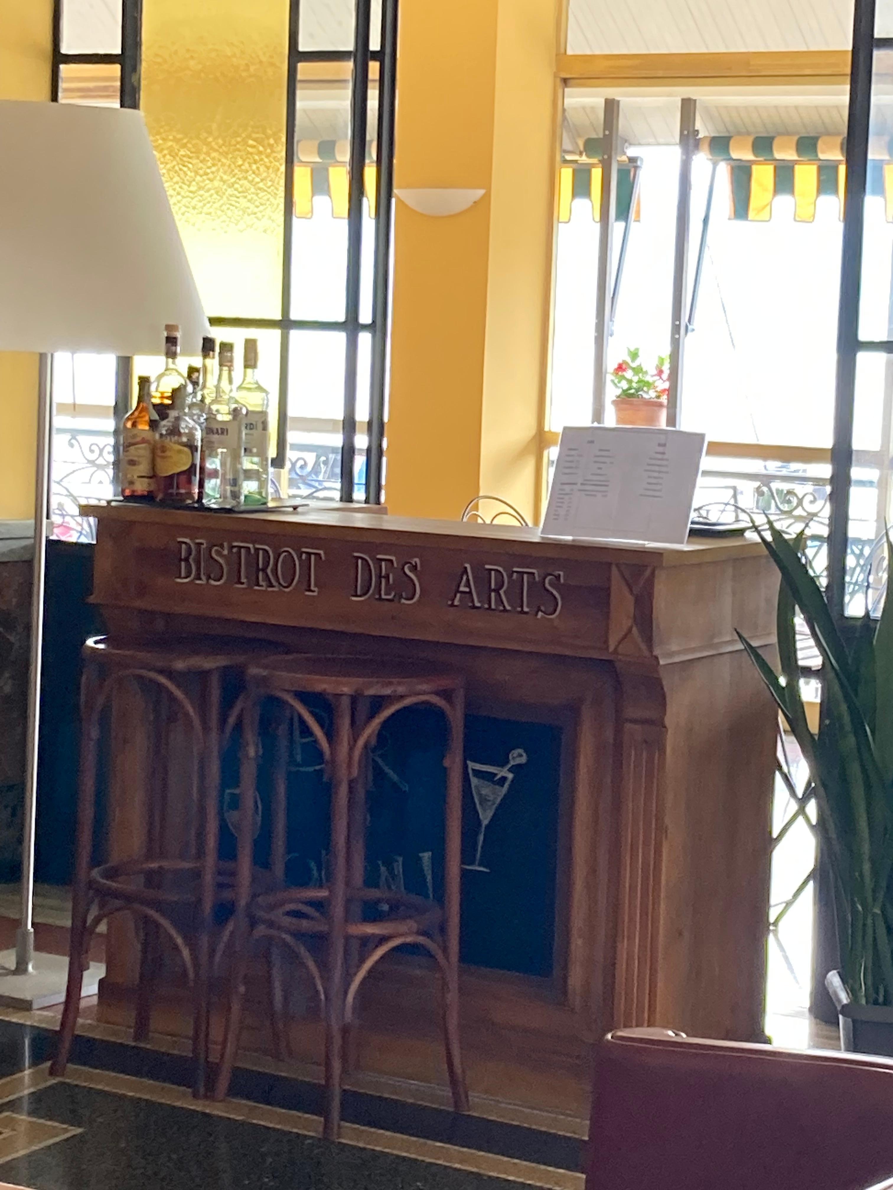 Cute bar!