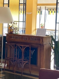 Cute bar!