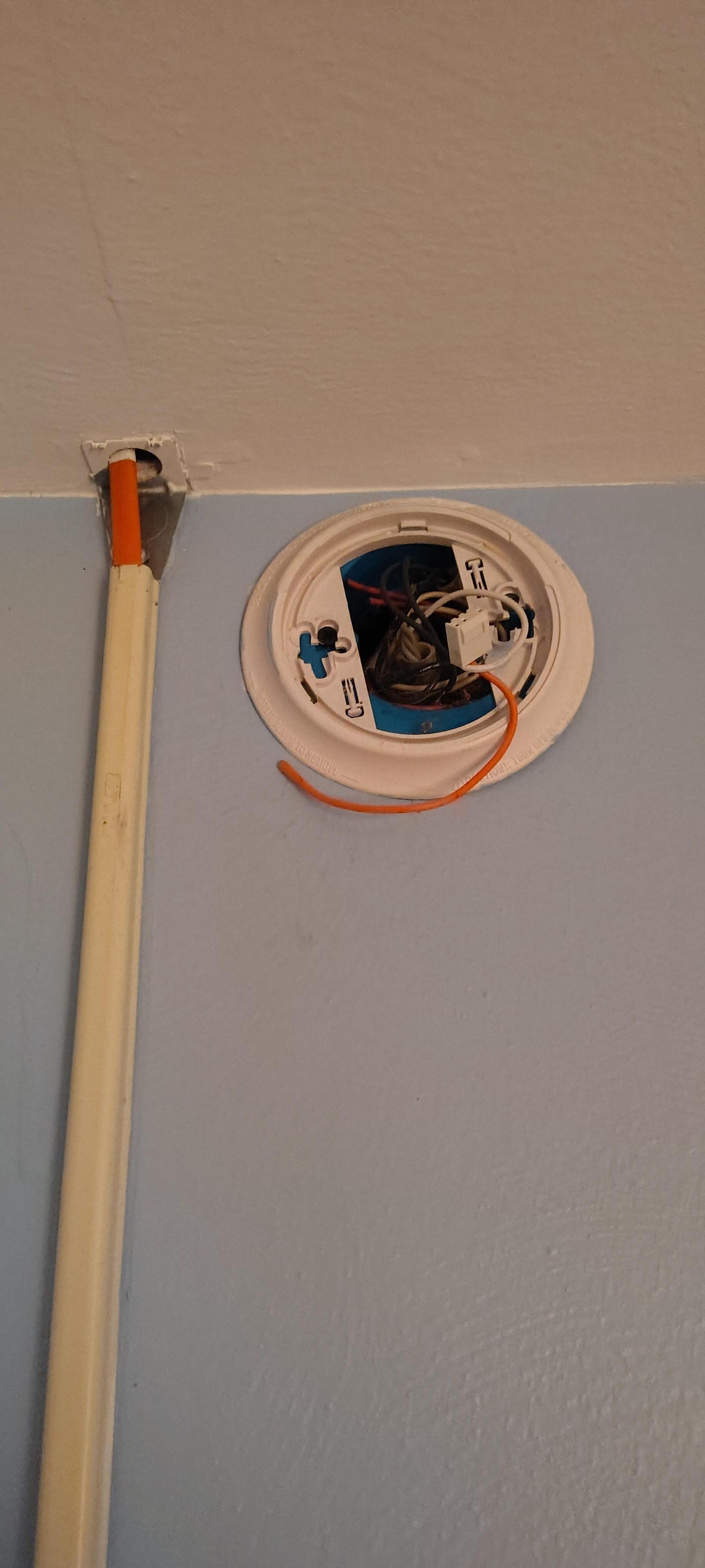 Smoke detector not present