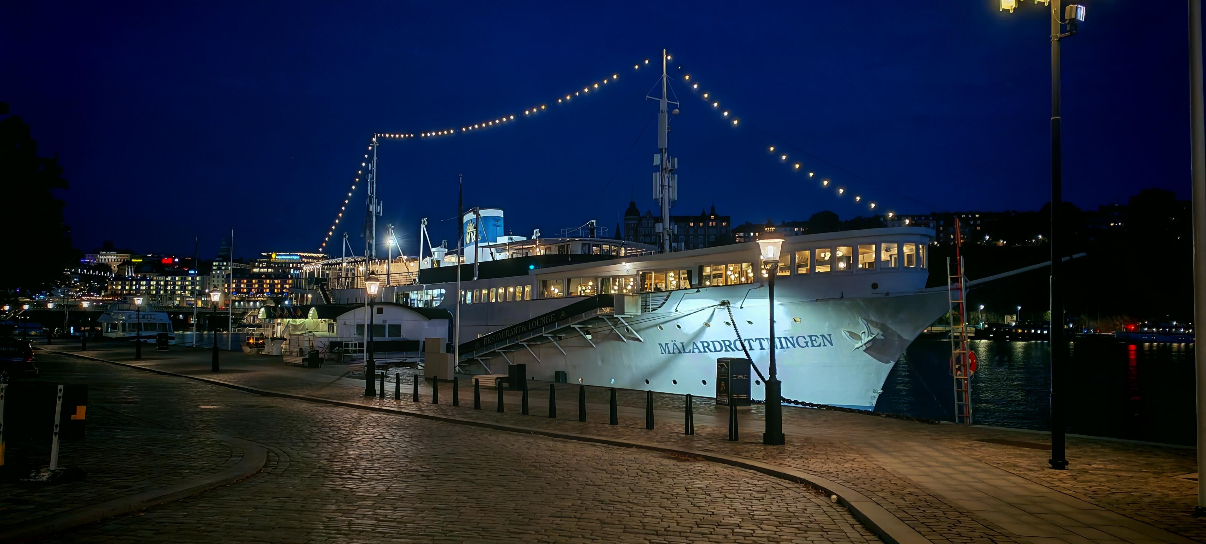 Photo de nuit du bateau 