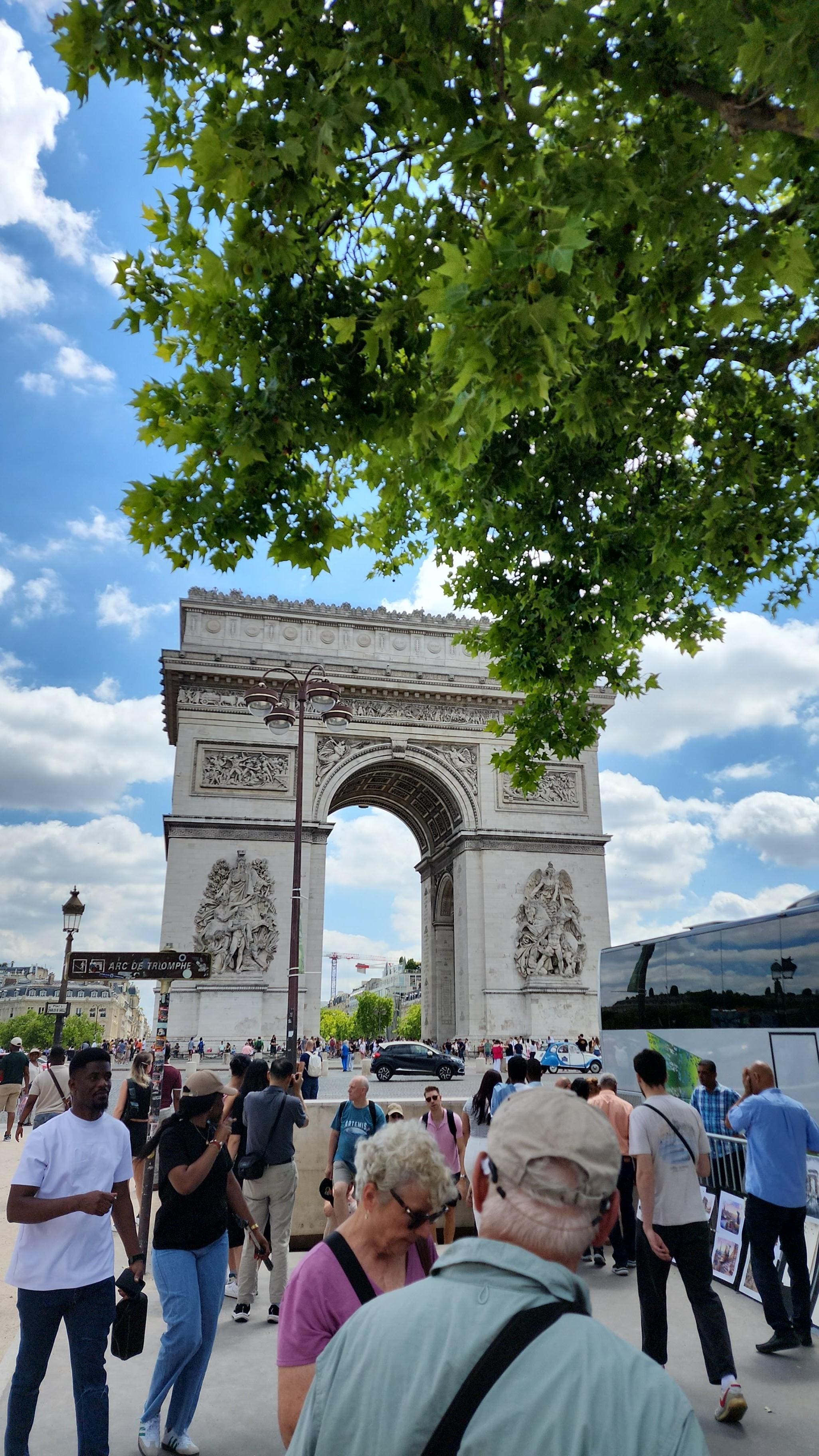 Less than 5min walk to the monument..it was perfect.
Lots of shopping in the same area.