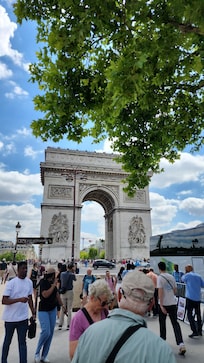 Less than 5min walk to the monument..it was perfect.
Lots of shopping in the same area.