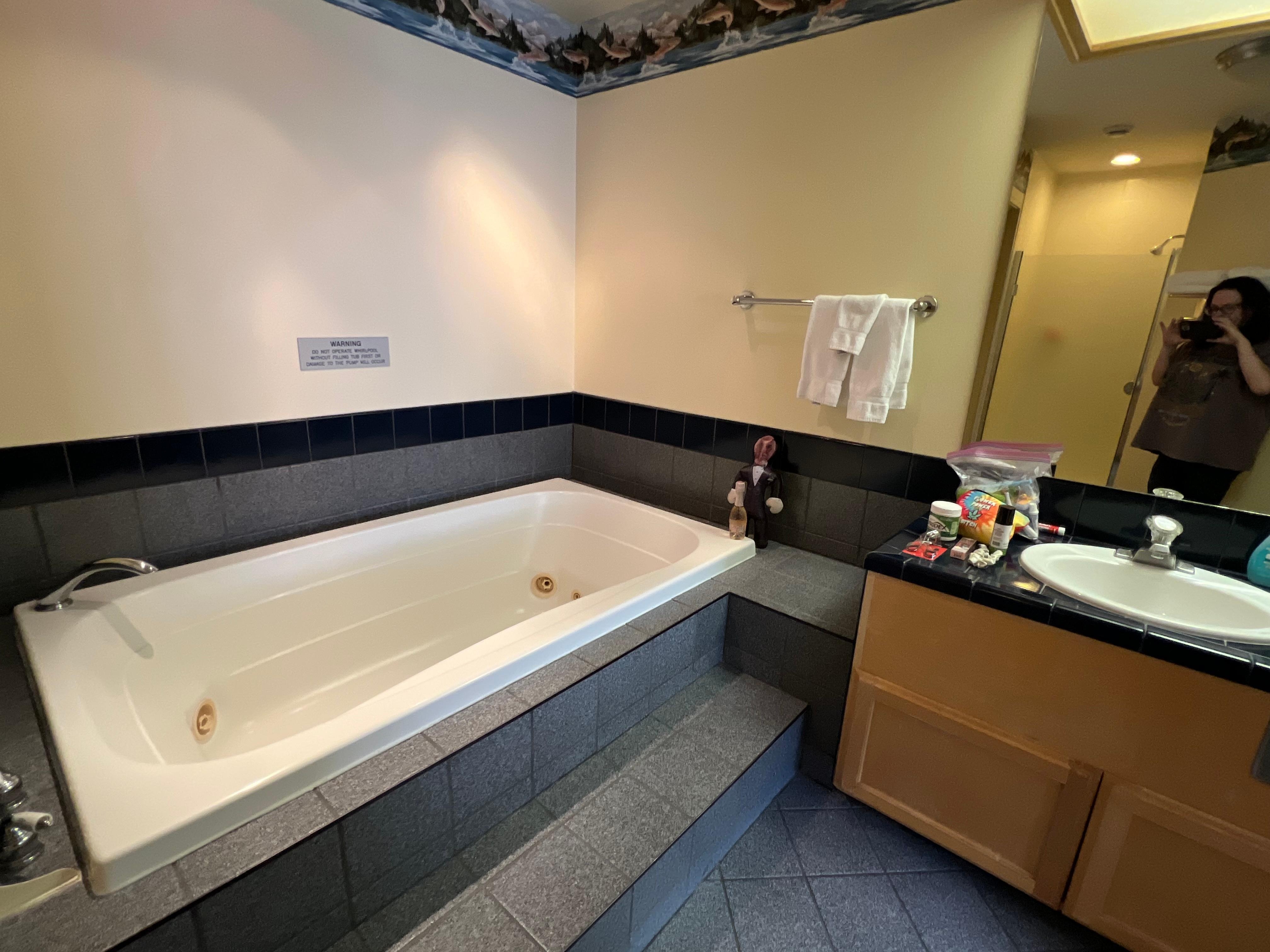 I come back every time, just for the tub.