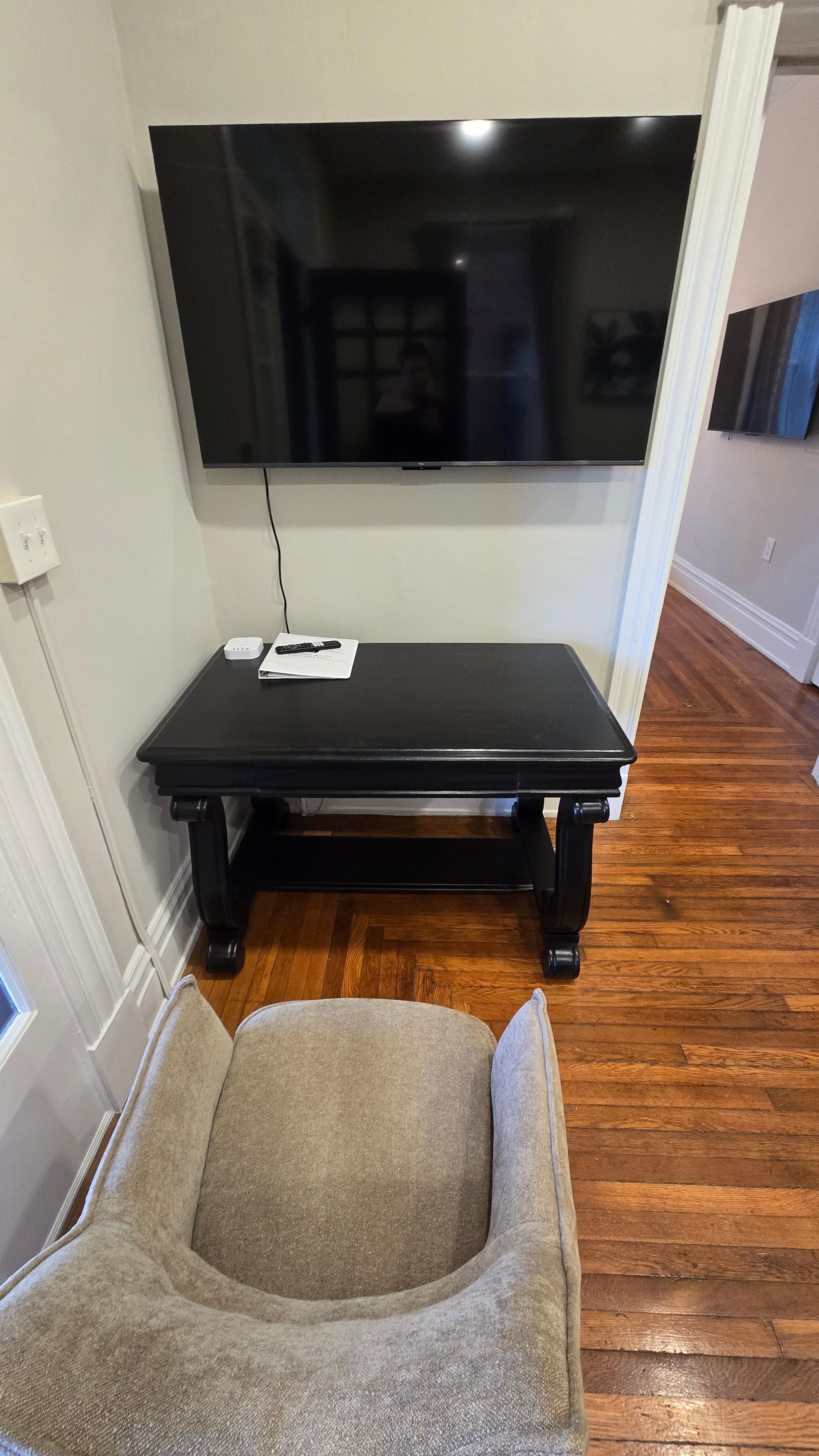 TV/Desk in LR, right by front door
