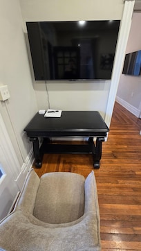TV/Desk in LR, right by front door