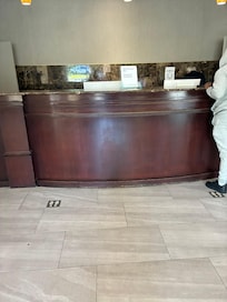 Front desk sign says be back in 15 minutes. I got there at 9:15am. At 9:45 asked the substitute guy if anyone else was working and he said they didn’t come in until 10. And no manager until 11am
