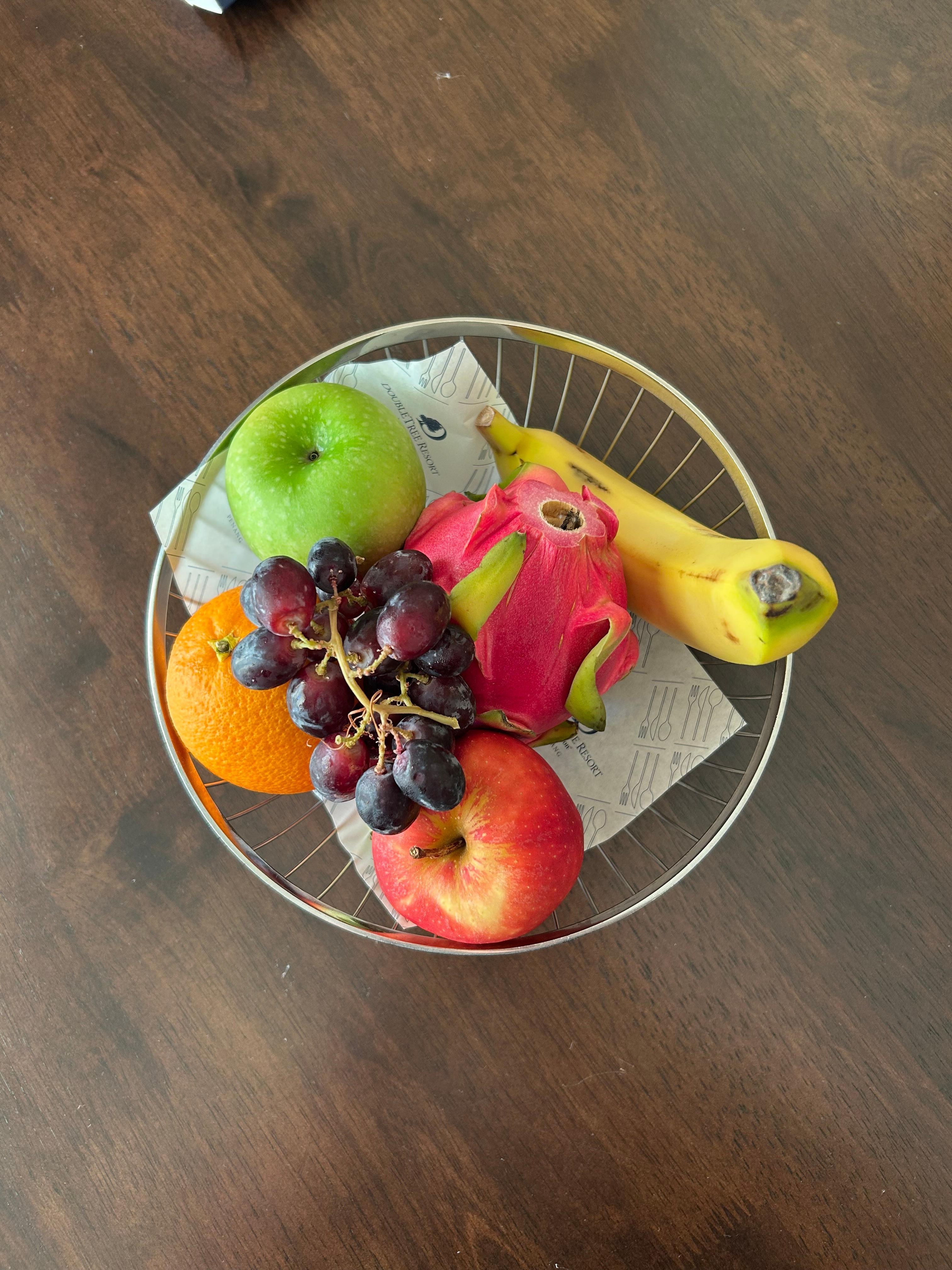 Fruit bowl and cookies on arrival