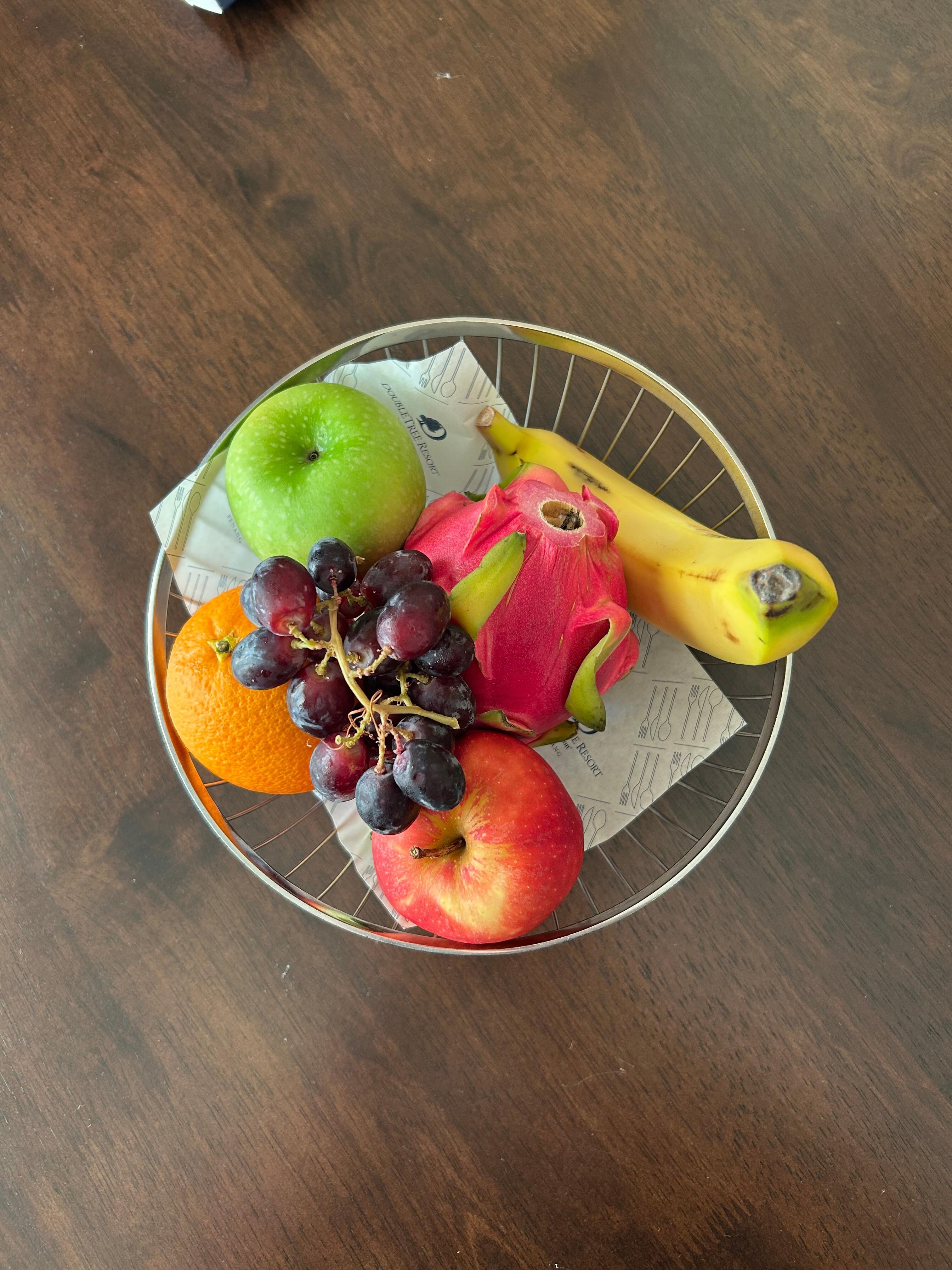 Fruit bowl and cookies on arrival 