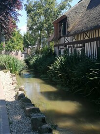 Au joli village de Veules les Roses