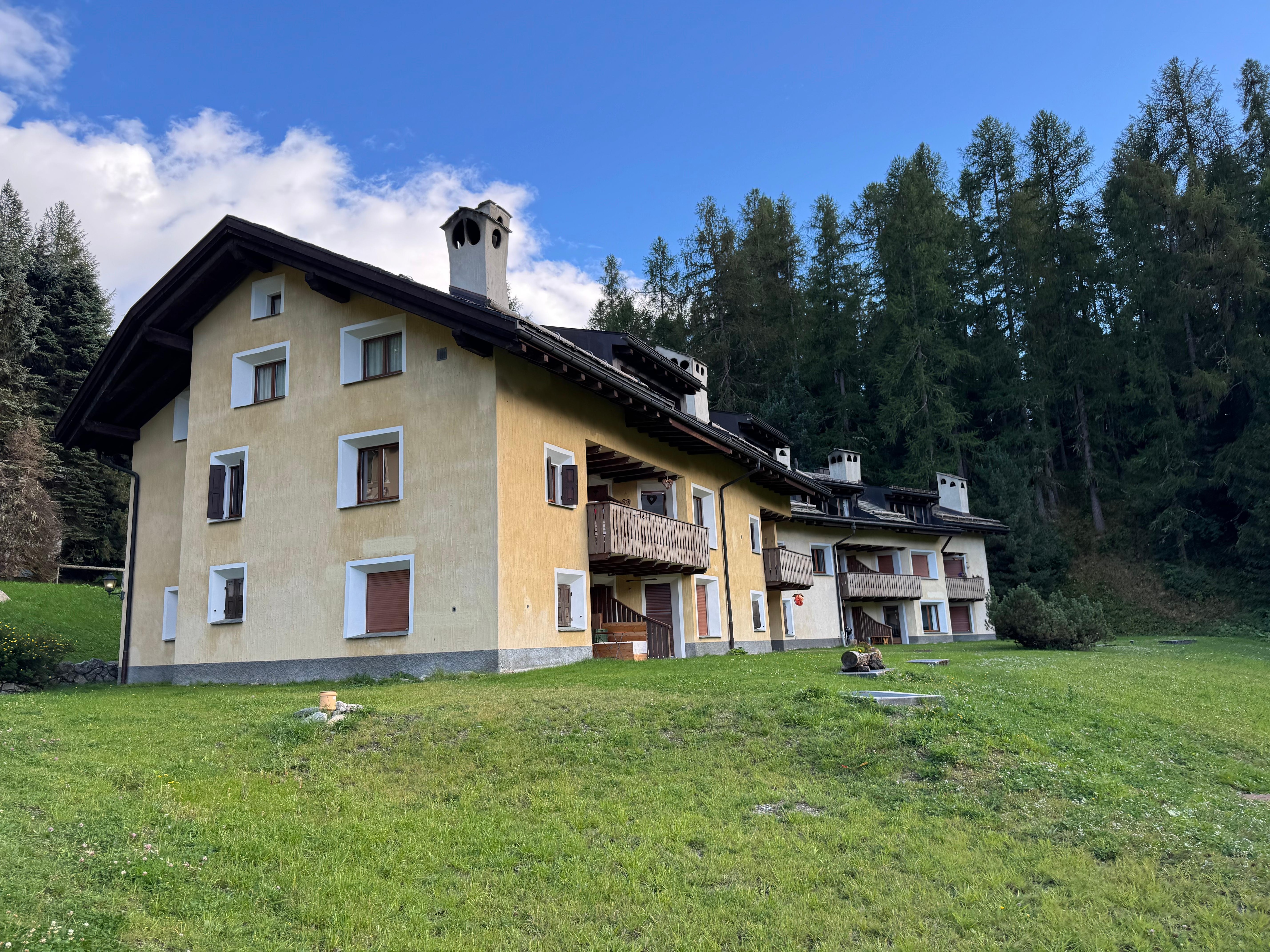 Aussenansicht des Hauses im Grünen