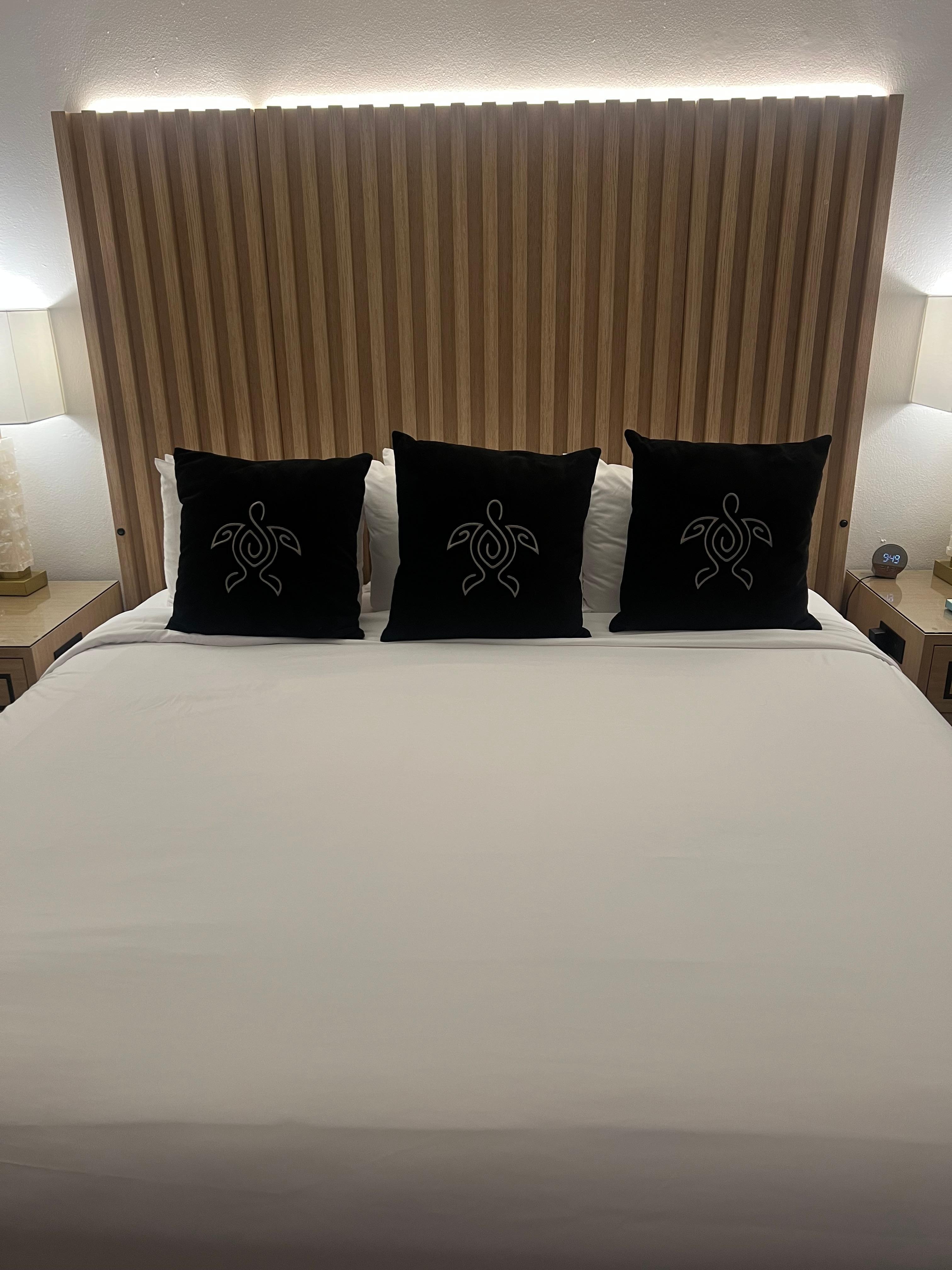 Lovely king bed in jr suite