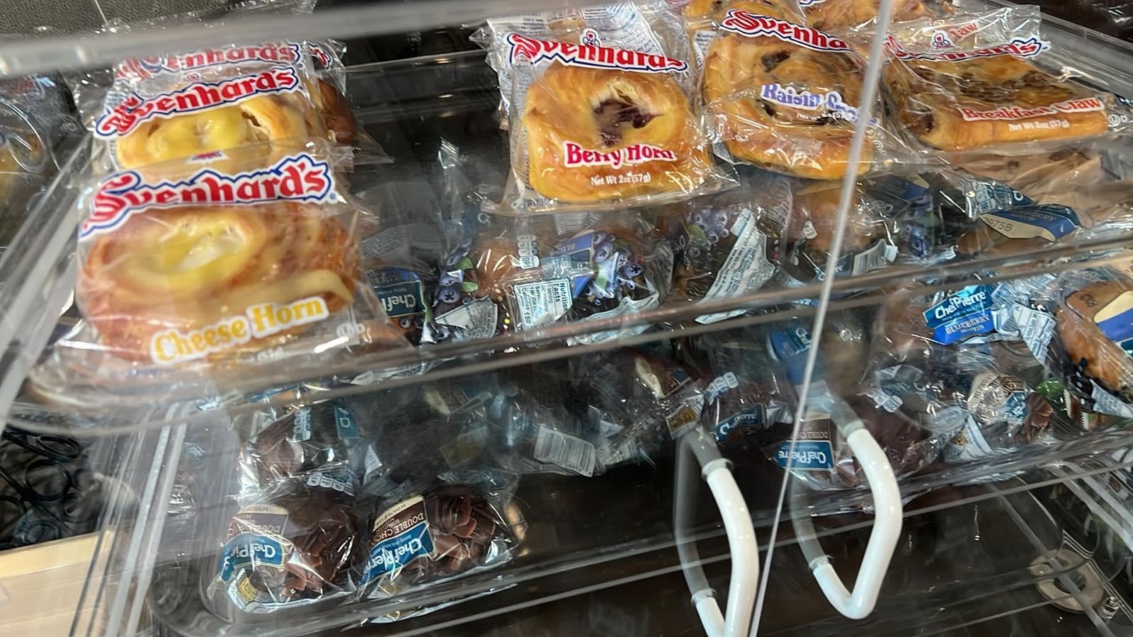 朝のデニッシュ。他にコーヒー、オレンジジュース、バナナ等ありました