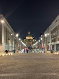 The walk at night to the Vatican