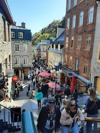 Talk about 'popular '!! Huge 'throngs', old district dating back to 1640's