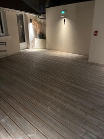 La terrasse est sympathique pratique pour les fumeurs