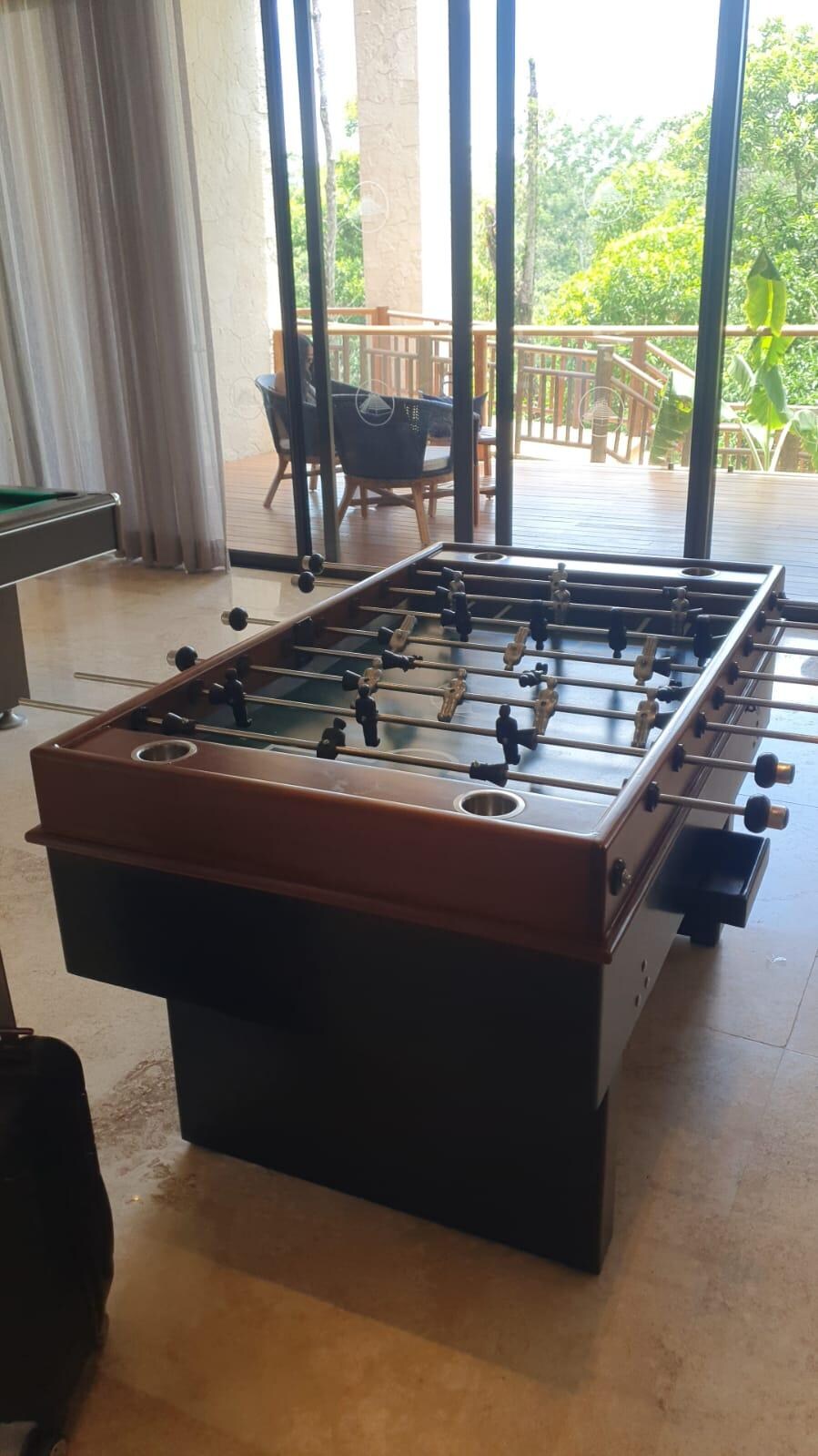 Divertidas amenidades gratuitas en el lobby, como futbolito, ping-pong, billar, etc