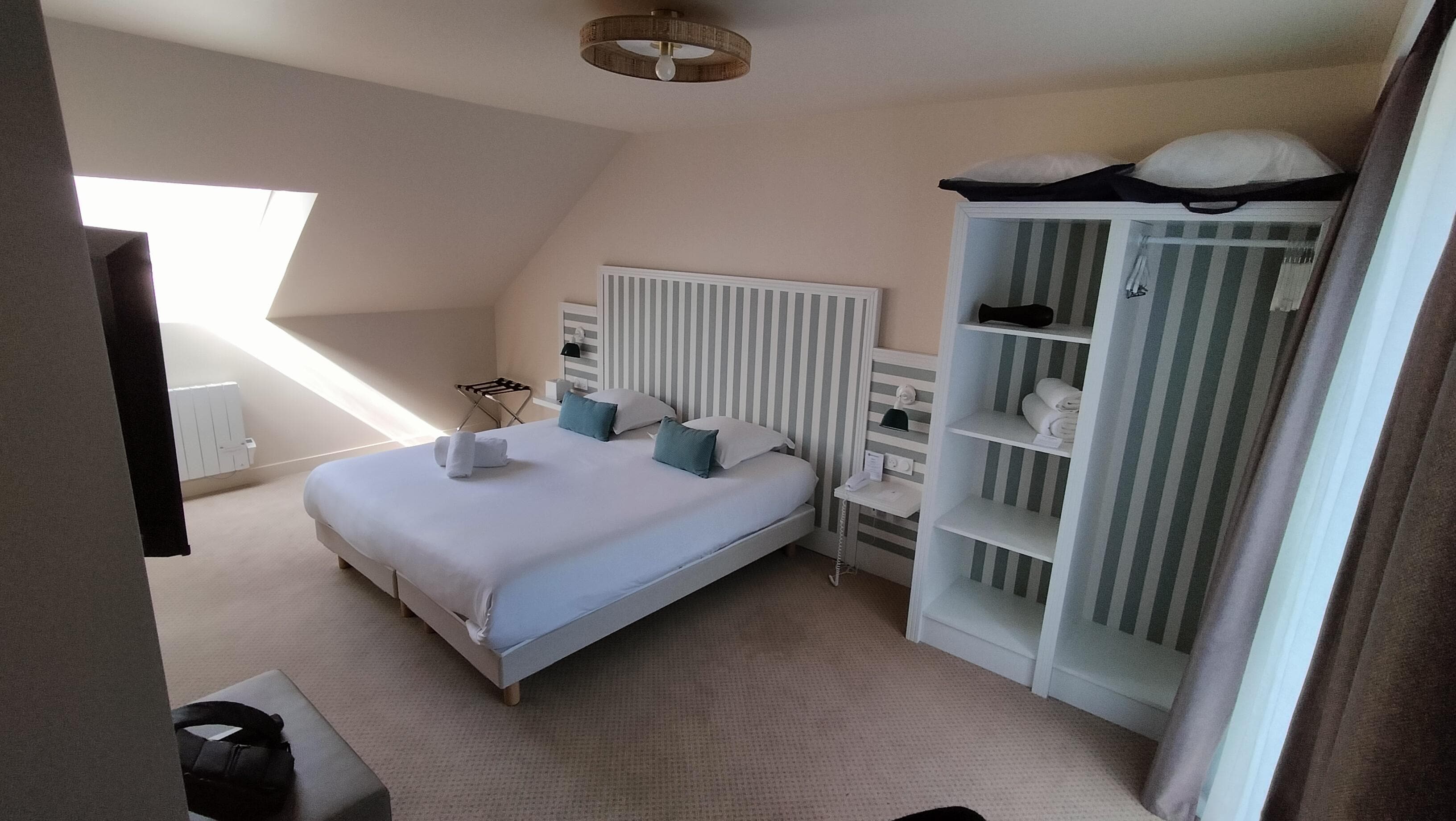 Chambre 207, au 2eme et dernier étage.