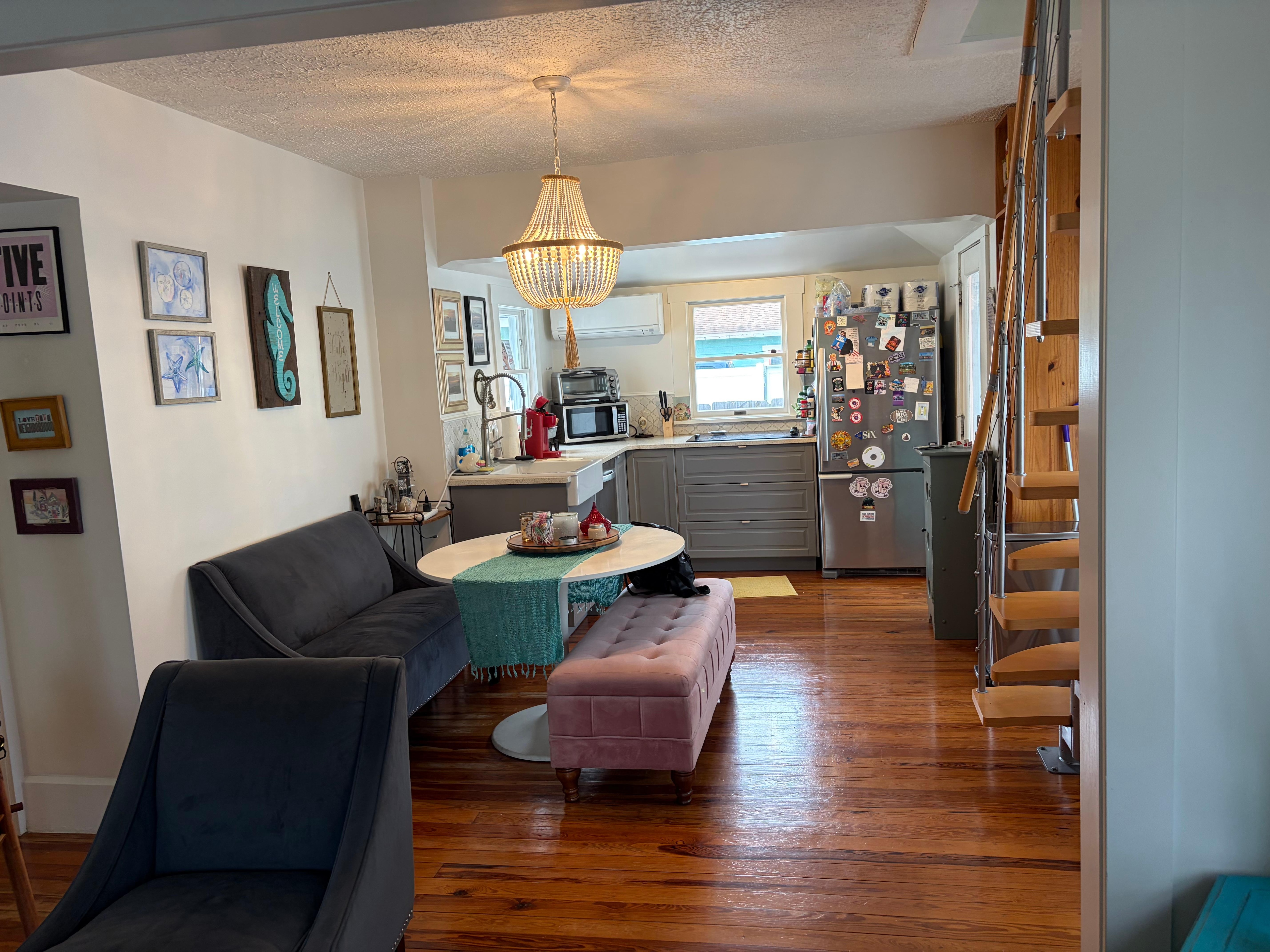 Looking from LR into kitchen 