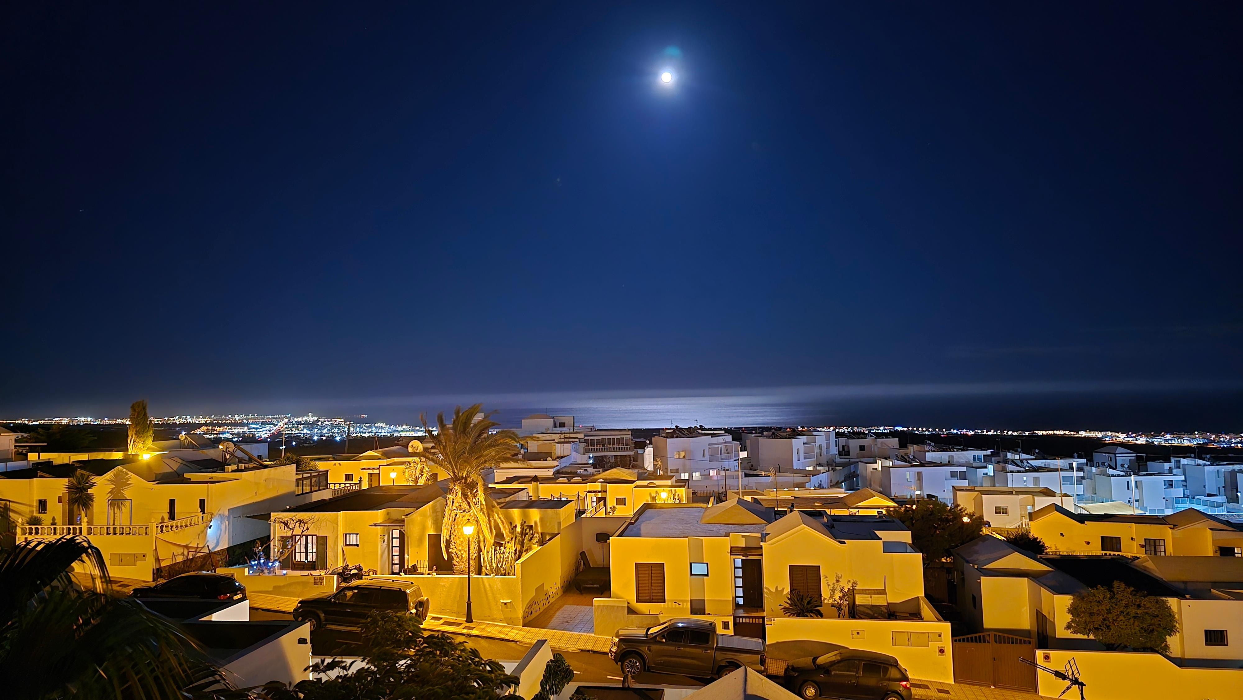The view towards the runway and Arrecife!
