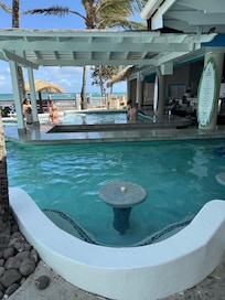 Swim-up bar