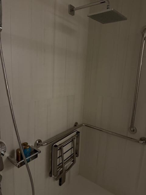 "Handicap-accessible room" - not what I booked. Felt more like a hospital than a 4 start hotel. 