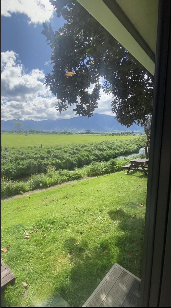 Image 3: 

Great view out to the mountains!! 