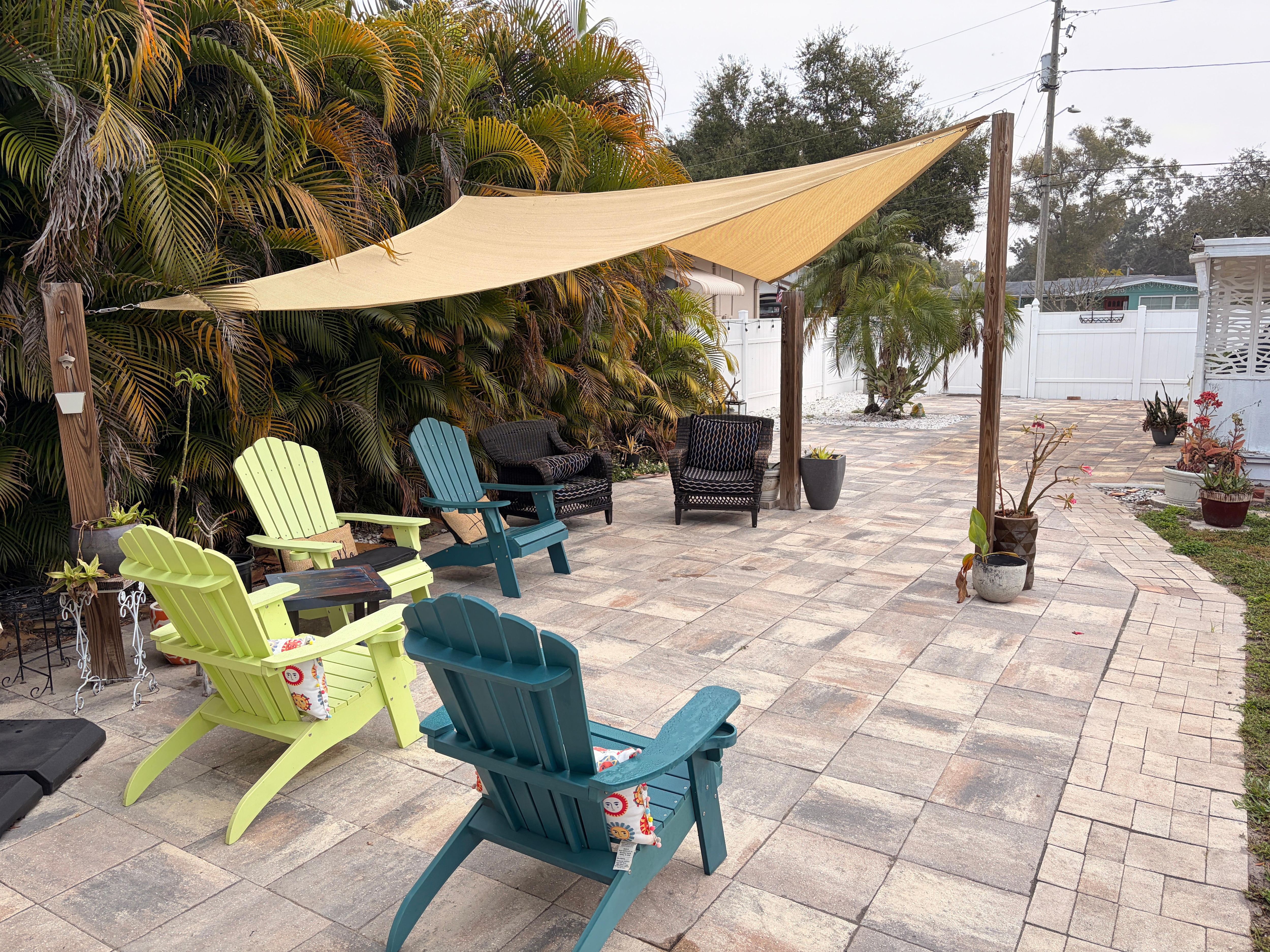 Outdoor patio, awesome!