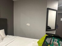 The walls in the rooms are garbage