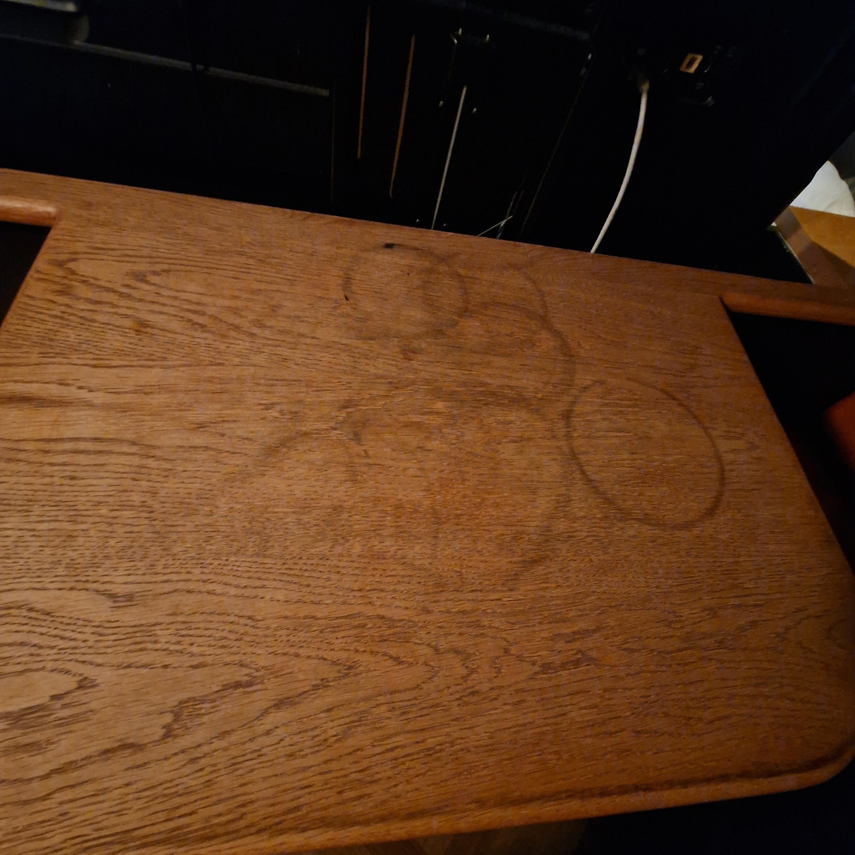 Pöytäpinnat "poltettu" kattilalla tms.