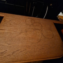 Pöytäpinnat "poltettu" kattilalla tms.