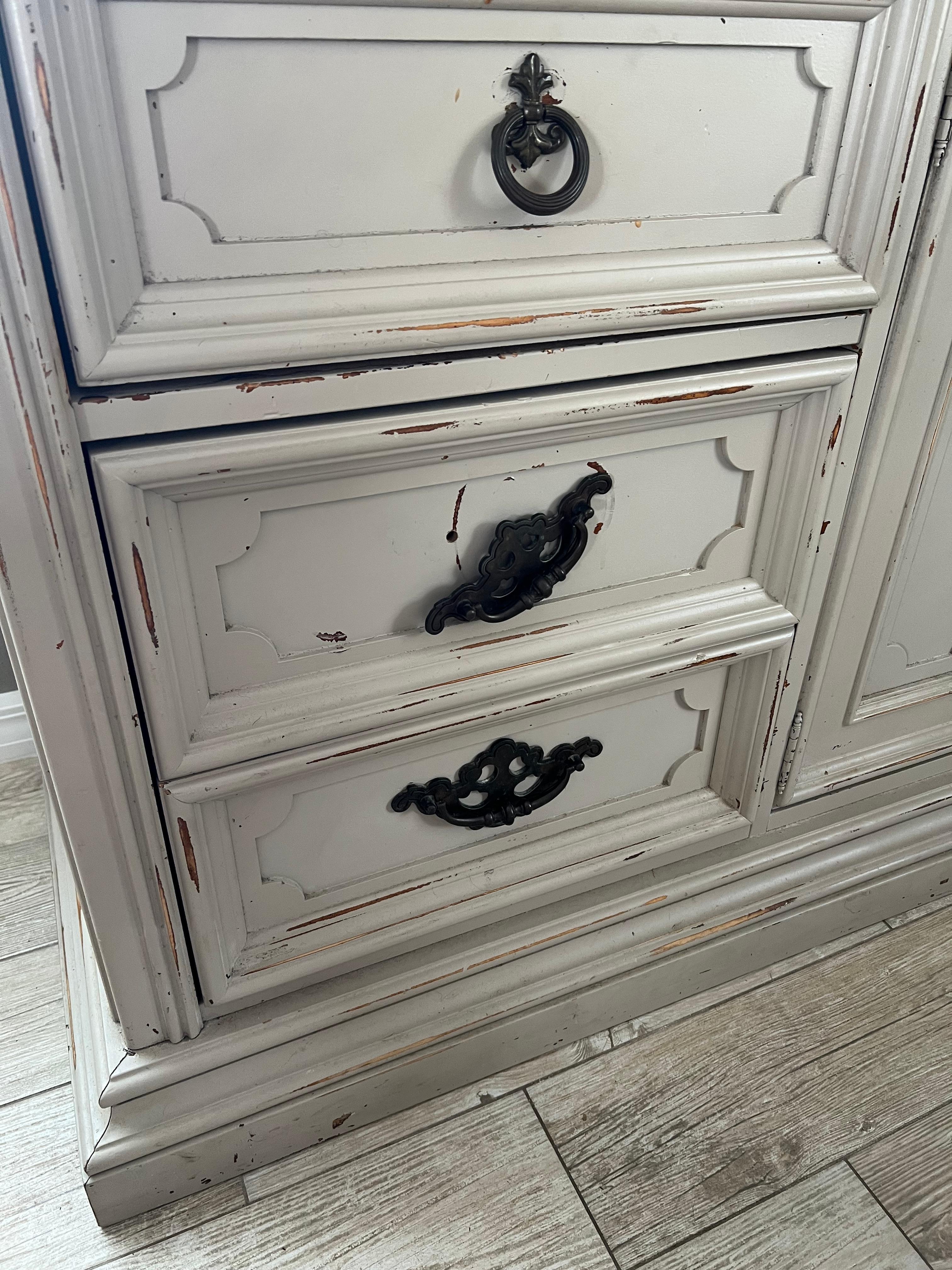 Dresser drawer pulls broken 