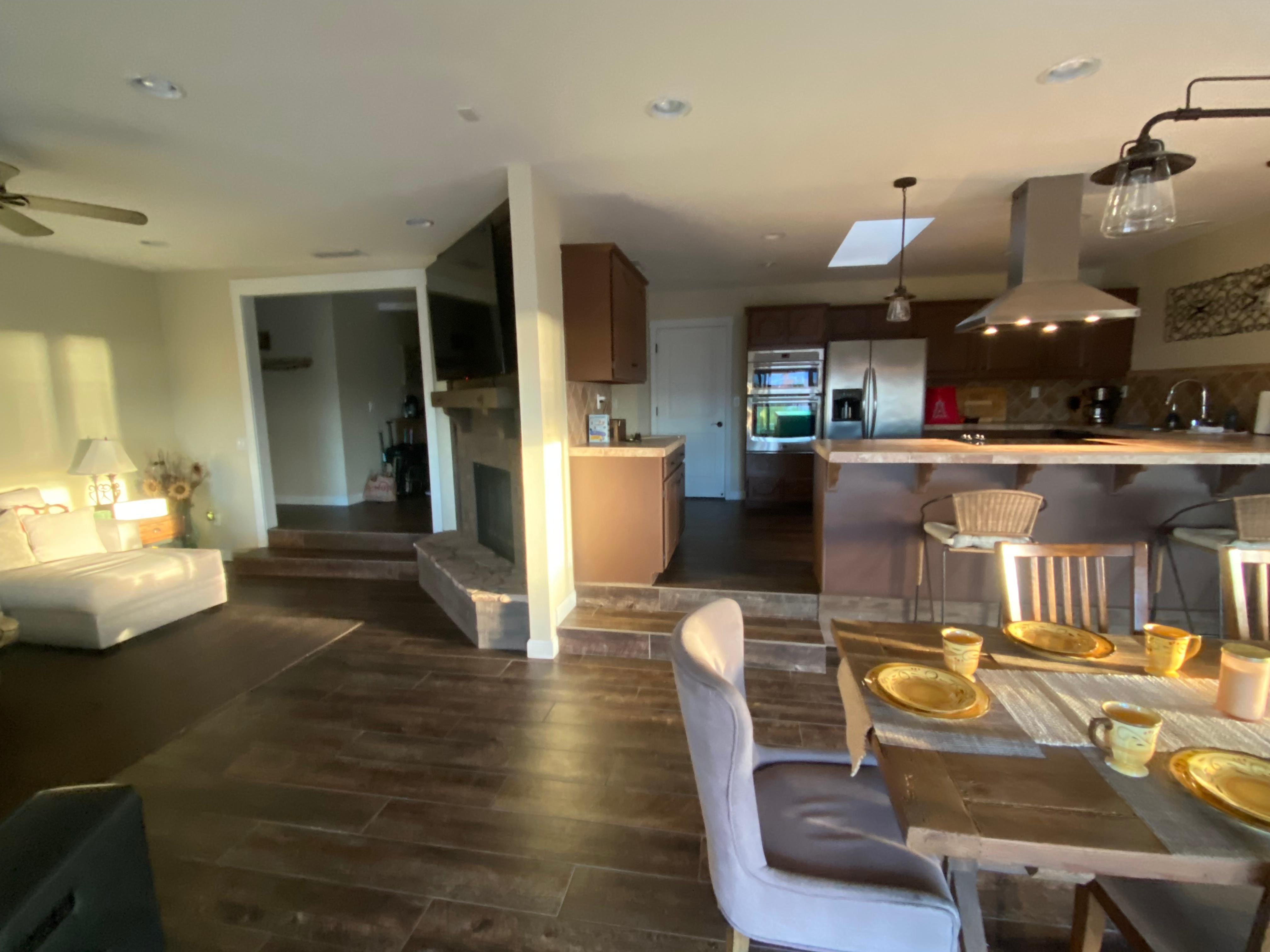 Nice open layout living room, dining room and kit kitchen. 