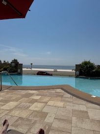 Infinity pool.