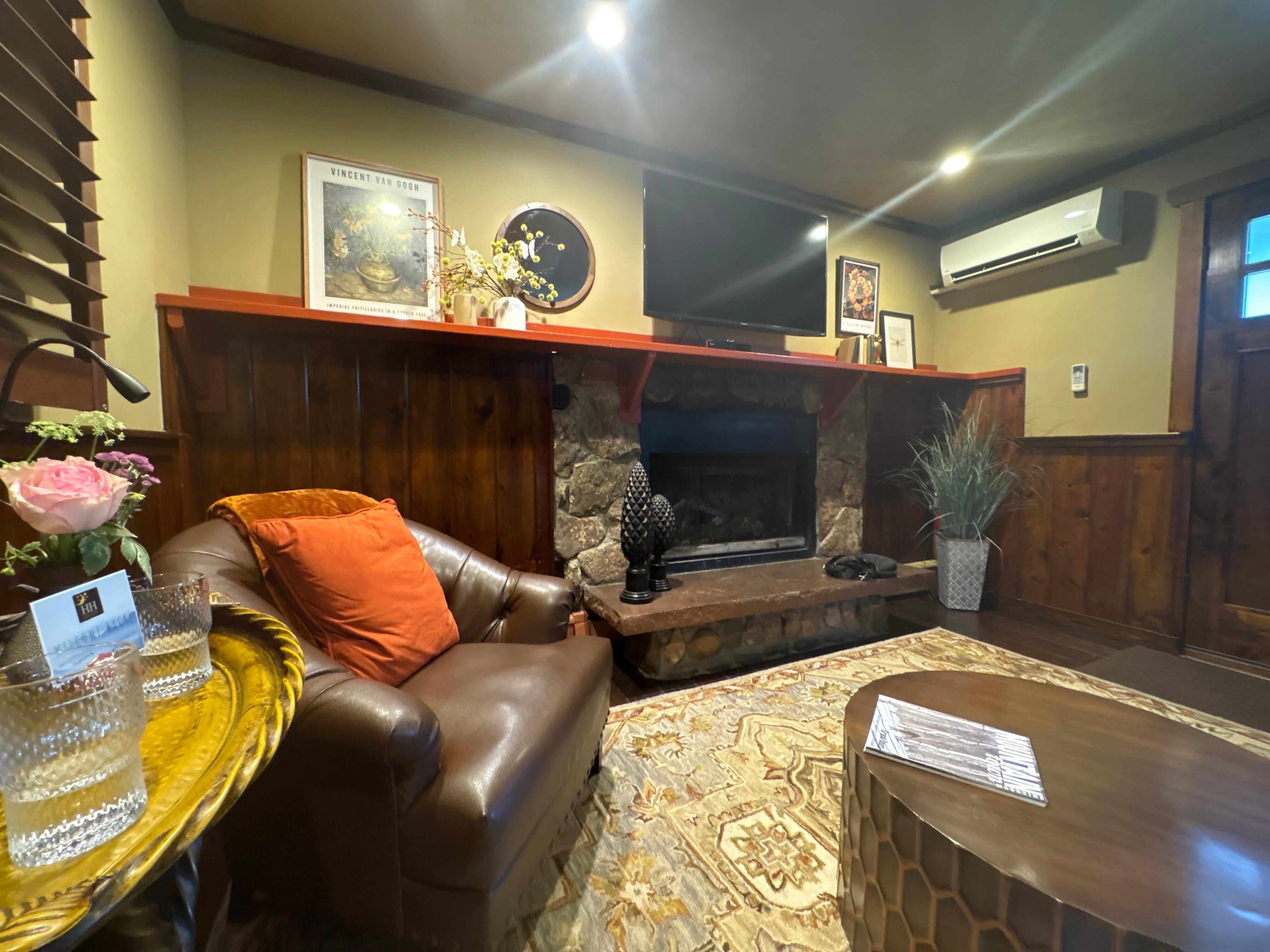 This photo doesn’t do it justice, but the Gardener’s Cottage is so cozy! We love the steam shower, 2 person jetted run and steam shower.