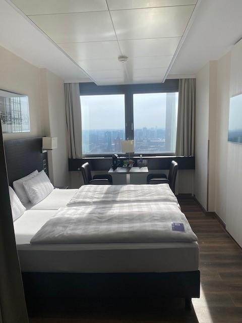 Das Standardzimmer m Stadtblick ist klein