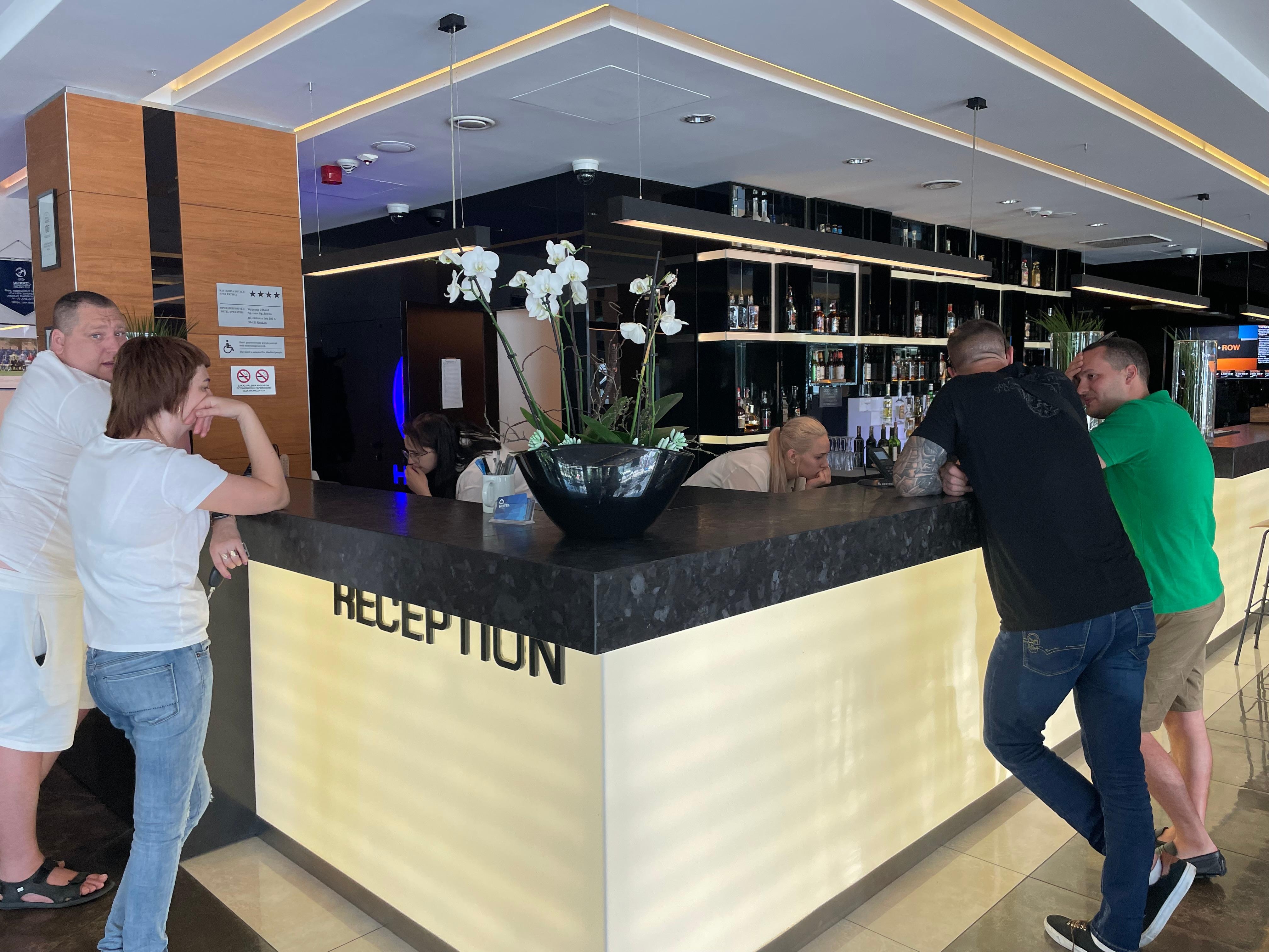 Service i reception skal forbedres