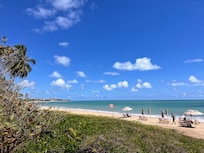 Strand vor dem Hotel.