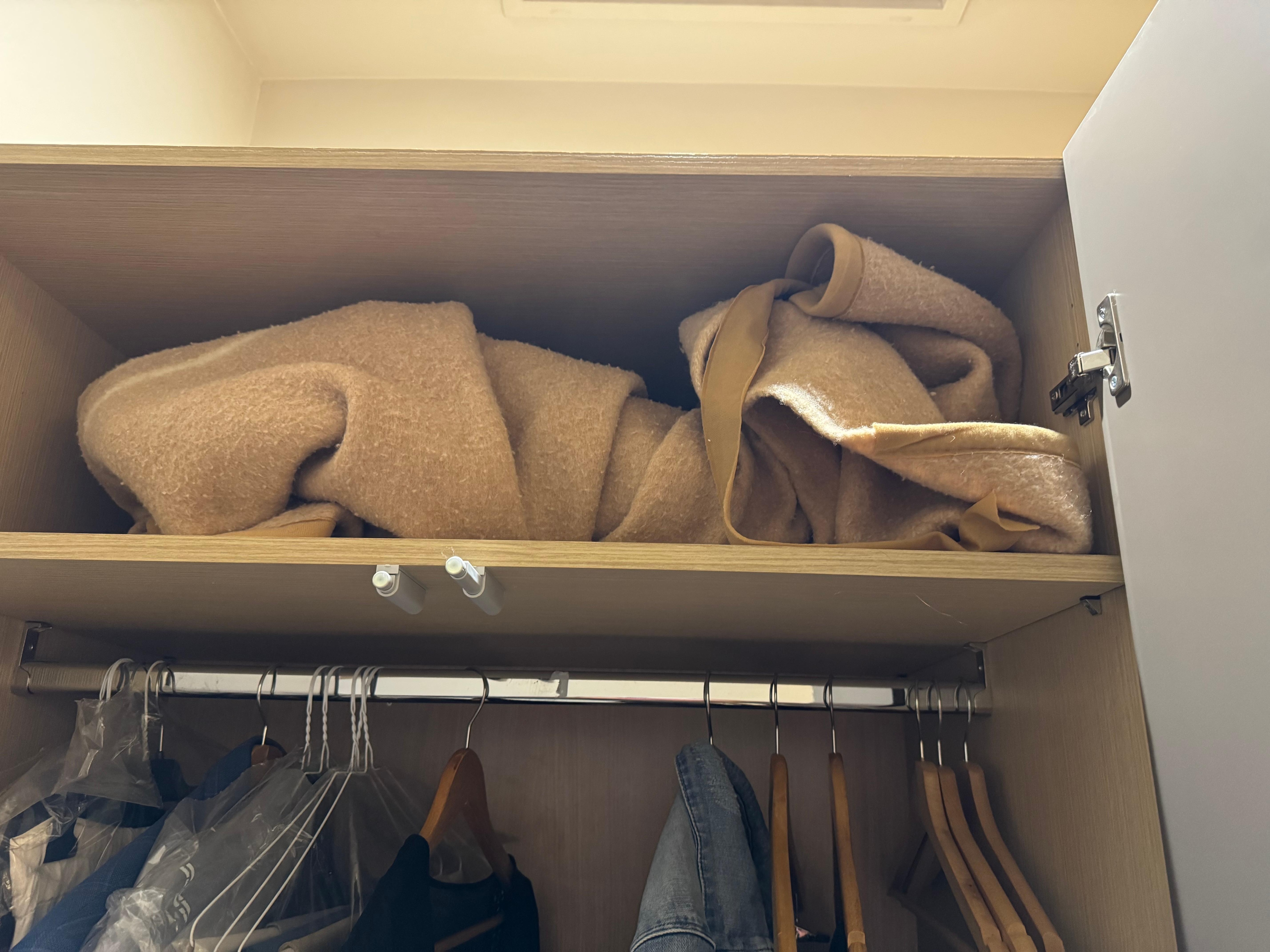 Spare blanket, ultra dirty