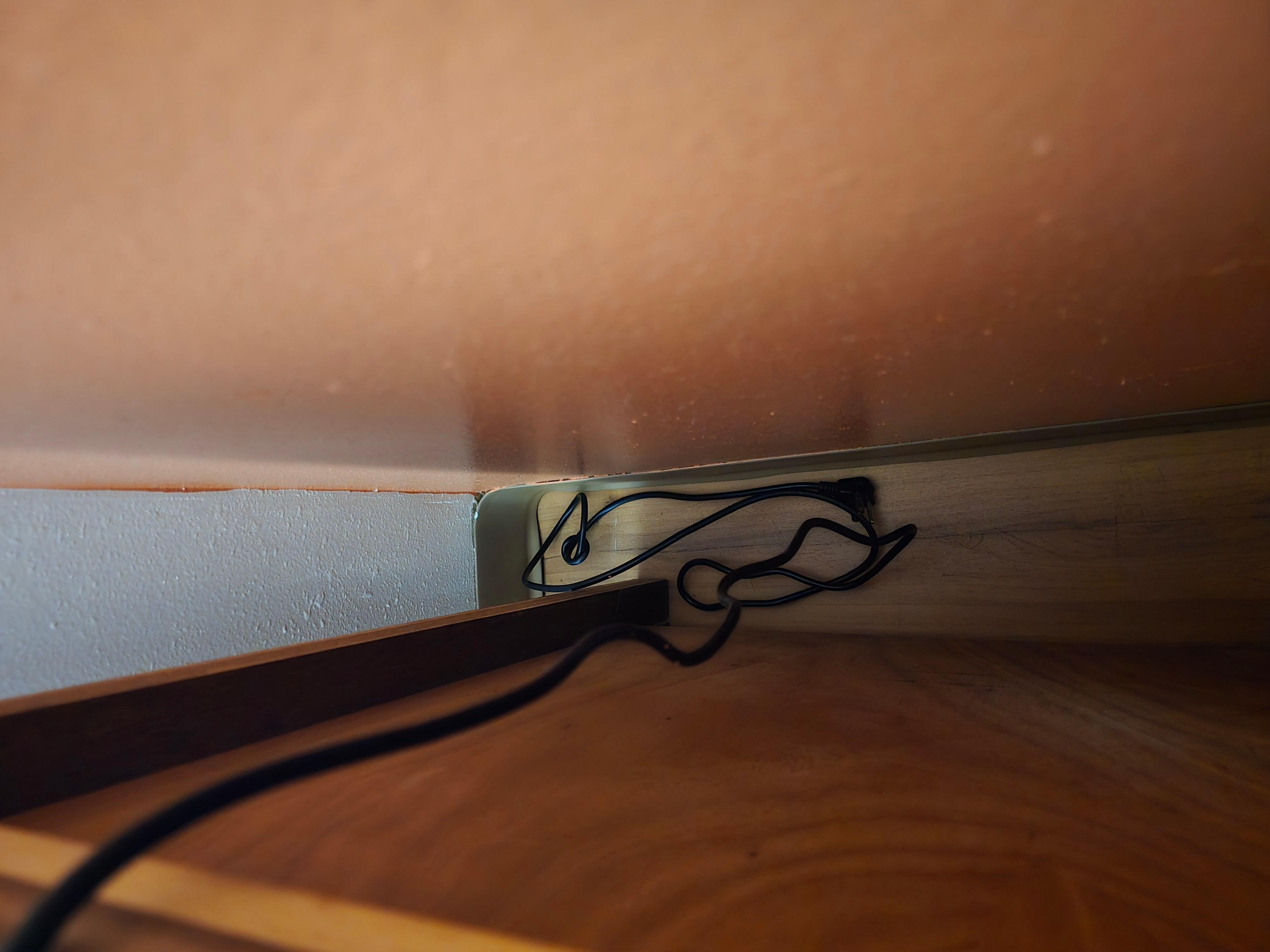 light cord but nowhere to plug it in