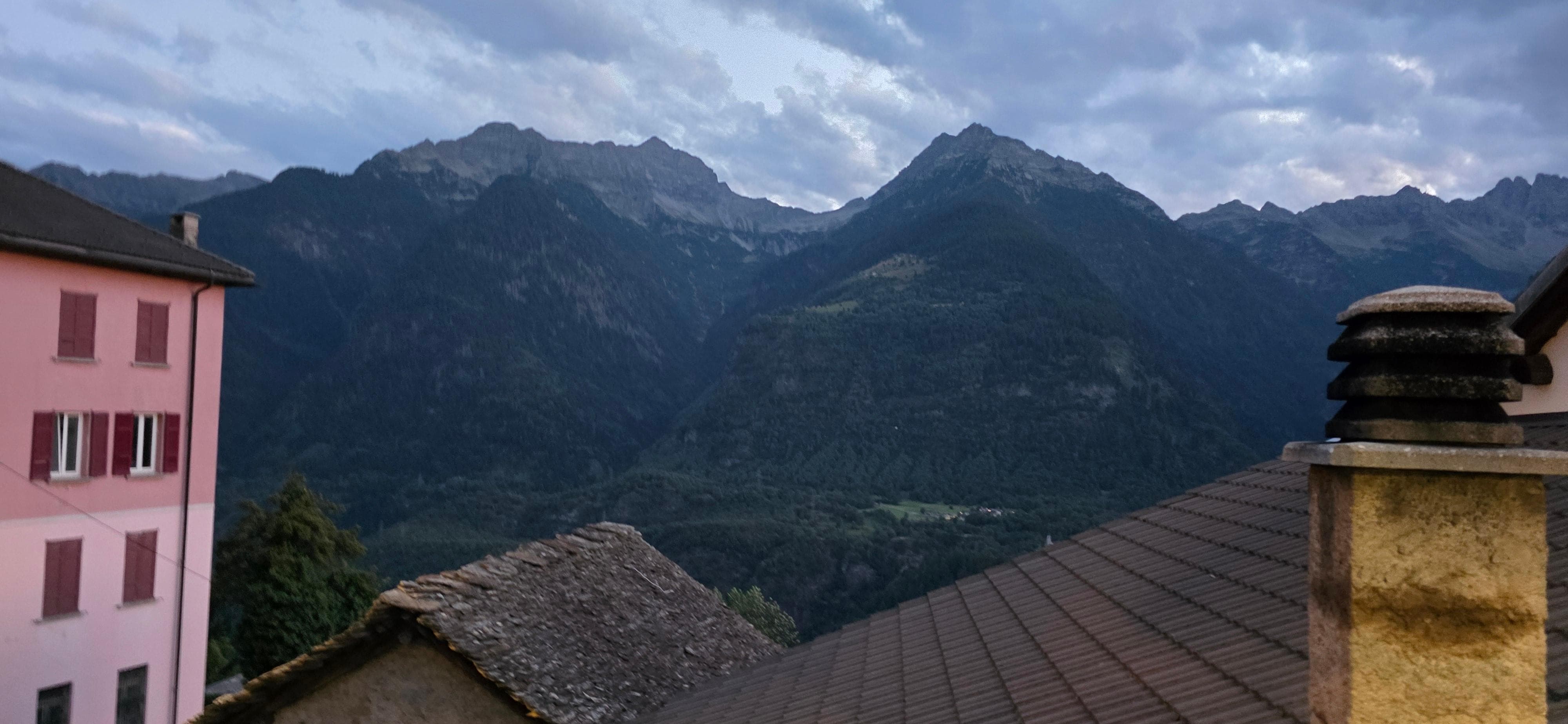 Utsikt från hotellets restaurang kl 21.00