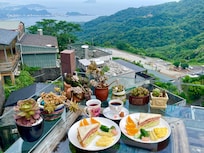朝食時のテラス席にて